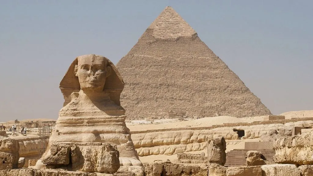 Könnte eine zweite Sphinx unter Gizeh verborgen sein? Forscher glauben es