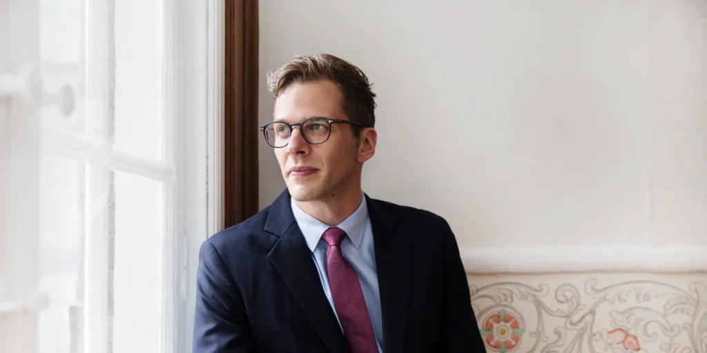 Intern mail hos LA afsløret: Sådan vil de håndtere Alex Vanopslagh midt i skandale