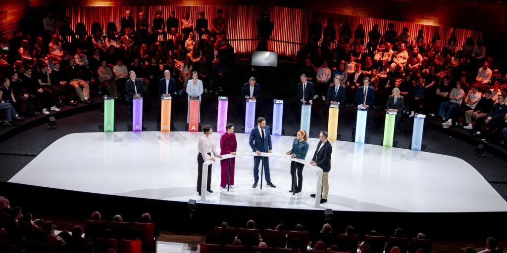 Uventet drejning på valgdagen: Flere partier har trukket sig