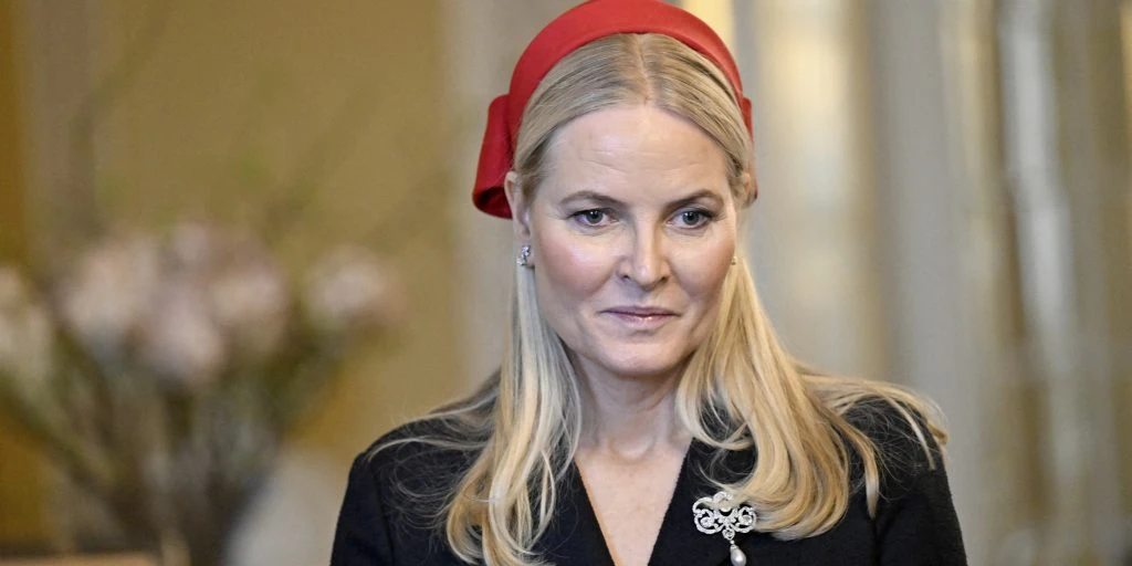 Mette-Marit må trække sig: Kræfterne slap op