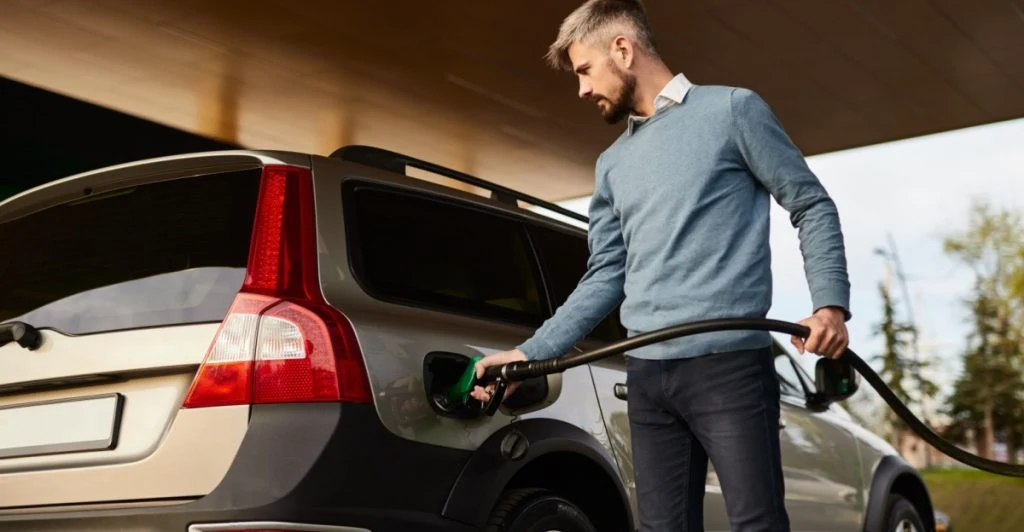 Brændstofpriser stiger igen: bilister mærker hurtigt effekten af uro i Mellemøsten