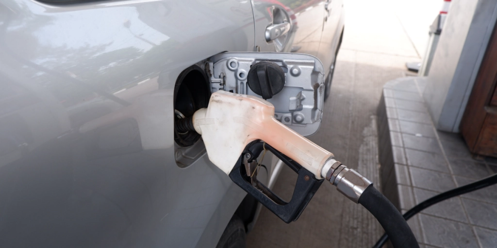 Bensinprisen eksploderer – nå gjør nordmenn dette for å spare penger