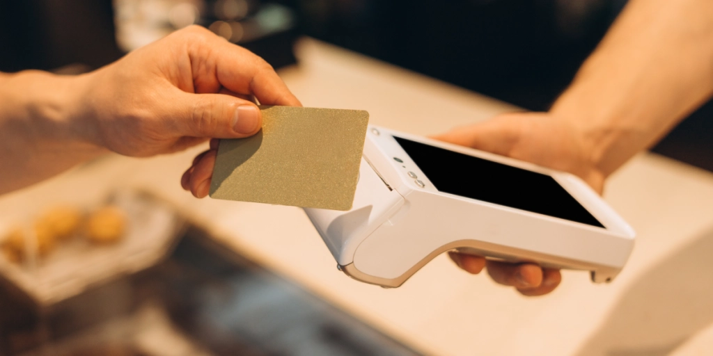 Få svenskar känner till denna regel: Det här är olagligt vid kortbetalning