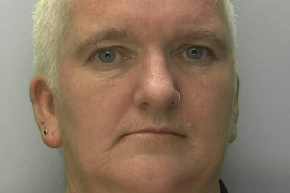 Mor holdt kvinde fanget i 25 år: Nu falder dommen i rystende sag