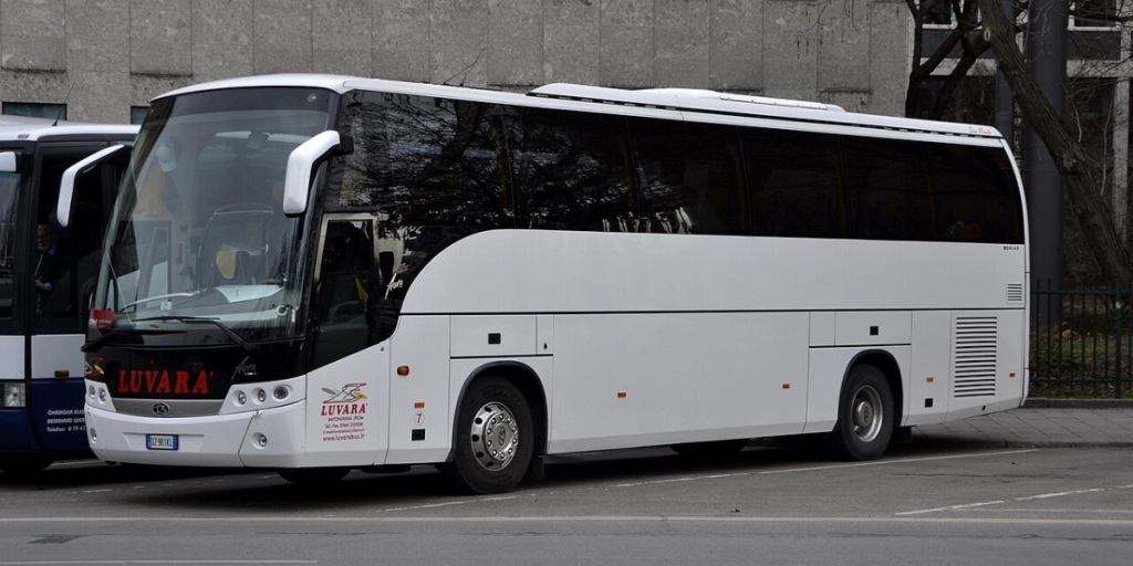 Teenagedreng hentede sin kæreste fra skole – i stjålet bybus