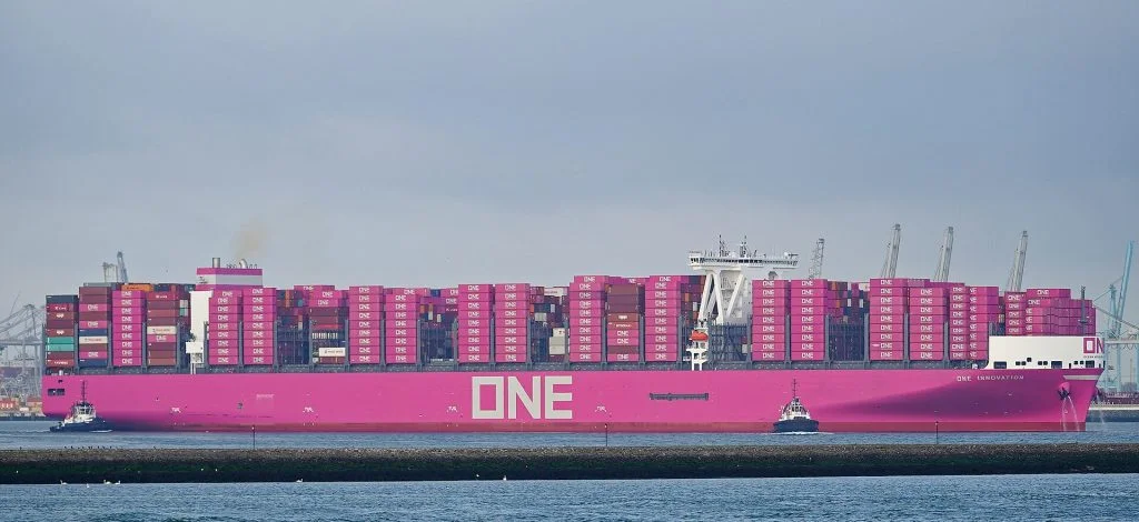 Kæmpe containerskib har sat ny rekord: Så mange 20-fods containere er med om bord