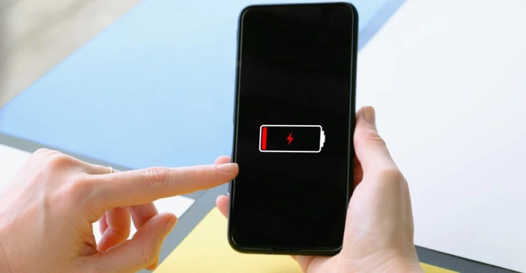 Batteriet forsvinder på få timer? Sådan stopper du de skjulte strømslugere på din mobil