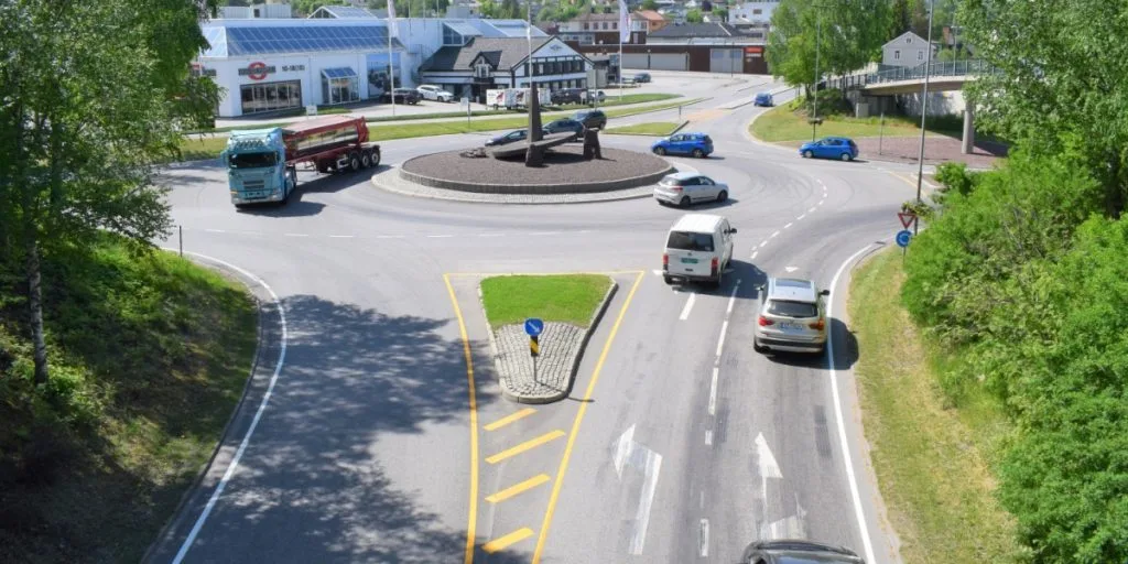 Roundabout, rundkørsel, rundkjøring