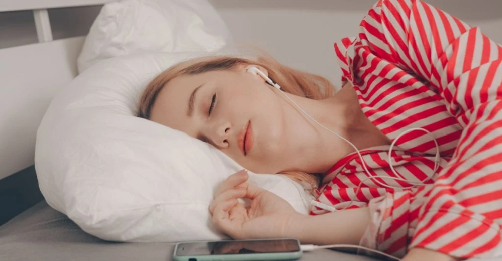 Somnar du med hörlurar? Experten skickar tydlig varning