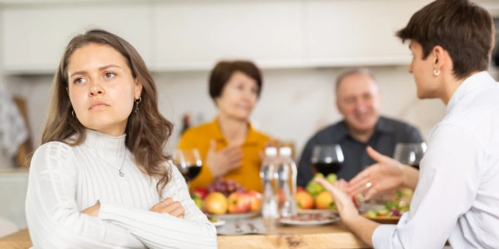 Er sagte beim Abendessen einen ehrlichen Satz — und seine Familie war nie wieder dieselbe
