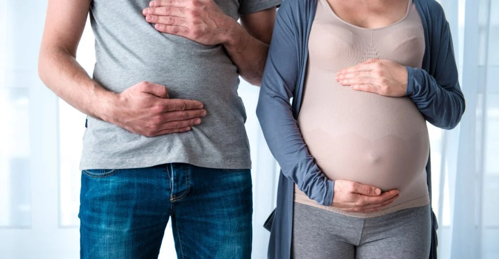 Gravid mamma och pappa