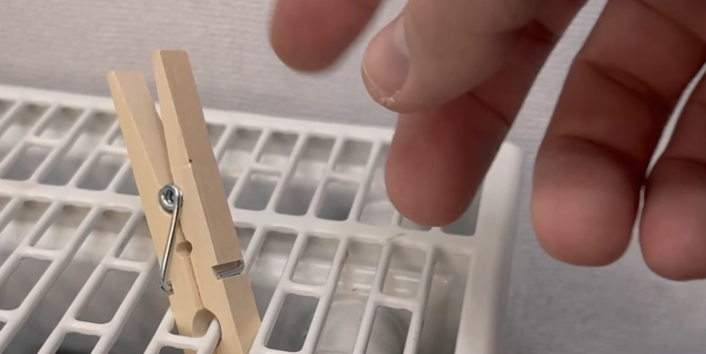 Tøjklemme sat fast i radiator