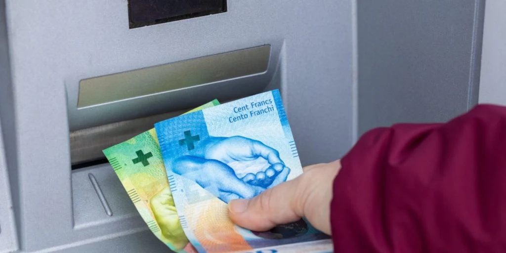 Schweiziske borgere har været til folkeafstemning: Forslag om kontanter stemt igennem
