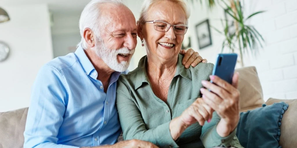 3 enkle, billige telefoner perfekte til seniorer i 2026