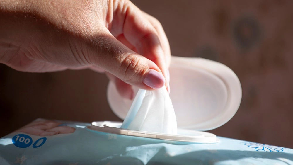 wet wipe