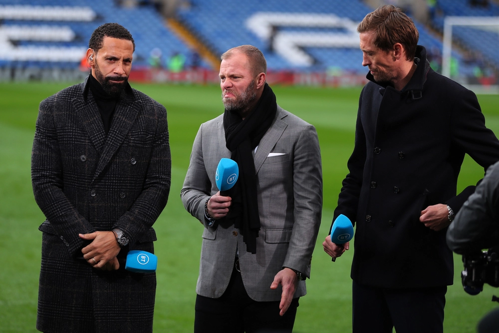 Tidligere Premier League stjerne viser den frem: Så lang er den