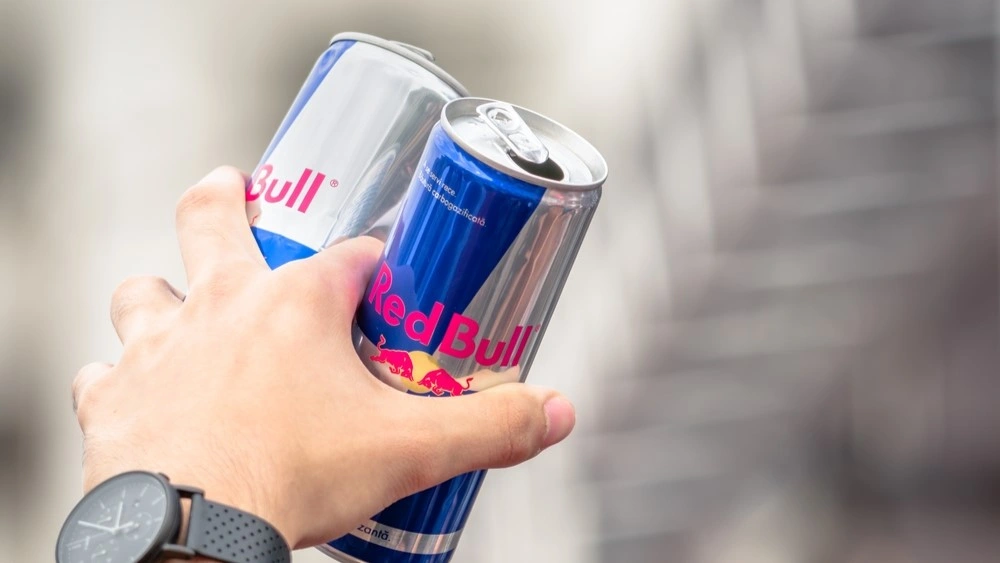 Vad energidrycker egentligen gör med din kropp varje dag