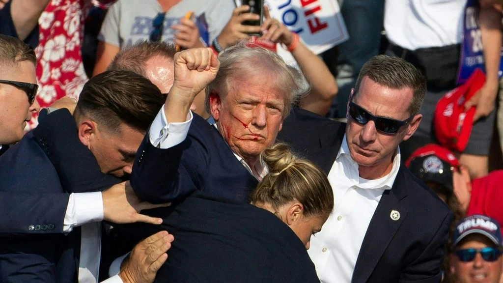 Dansk politiker i storm: Kalder Trumps attentat iscenesat