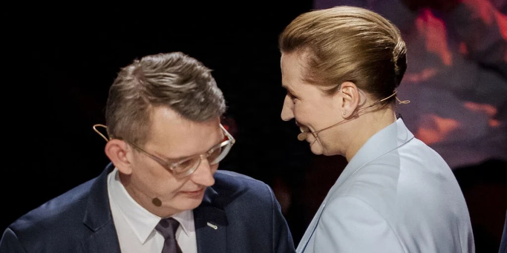 Lækkede informationer fra forhandlingerne: Nu sender Mette Frederiksen skarp stikpille til Troels Lund Poulsen