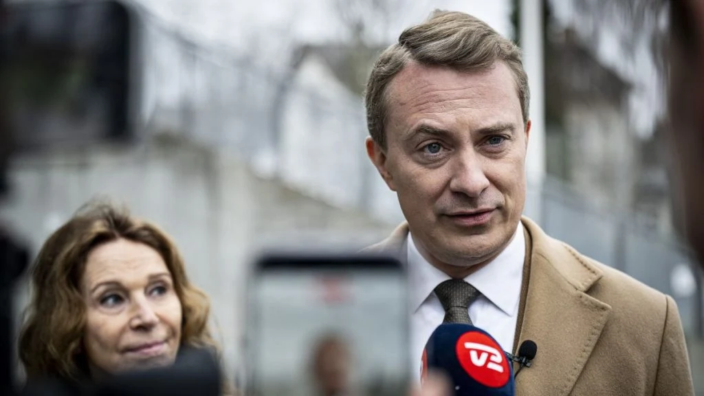 Midt i forhandlingerne: Messerschmidt smider stor bededag-bombe