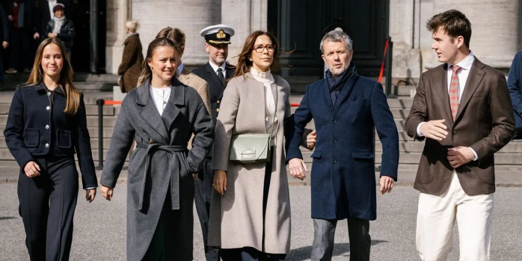 Kongefamilien vækker opsigt: Sjældent syn går viralt i udlandet