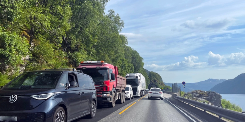 Skal du denne veien? Nå må du beregne god tid