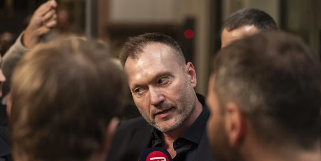 Skandalerne hober sig op hos Lars Bojes parti: Er det et brud på Grundloven?