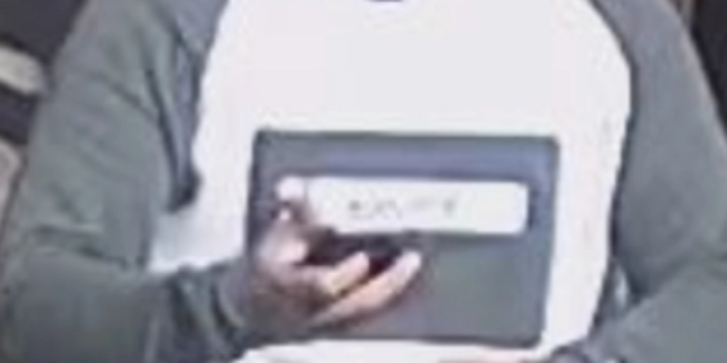 Stadig på fri fod: Politi deler billede af efterlyst mand efter skudepisode