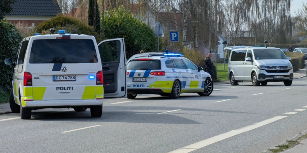 Mand anholdt efter massiv udrykning: Gik efter flere efterskoler