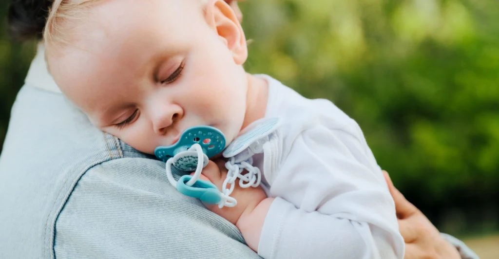 Varning till föräldrar – nappar läcker hormonstörande ämne