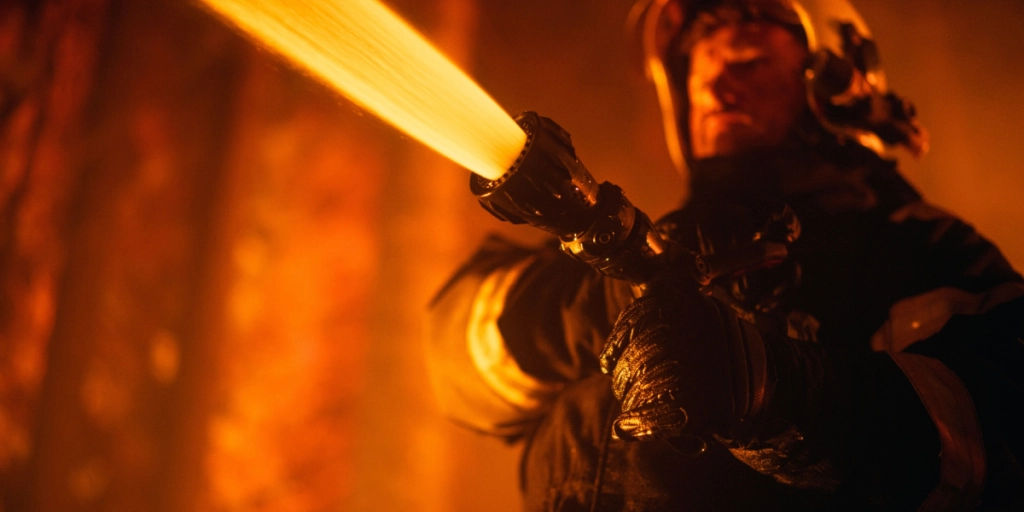 Frau reichte die Scheidung ein – dann setzte ihr Ehemann das Haus in Brand, während sie sich darin befand