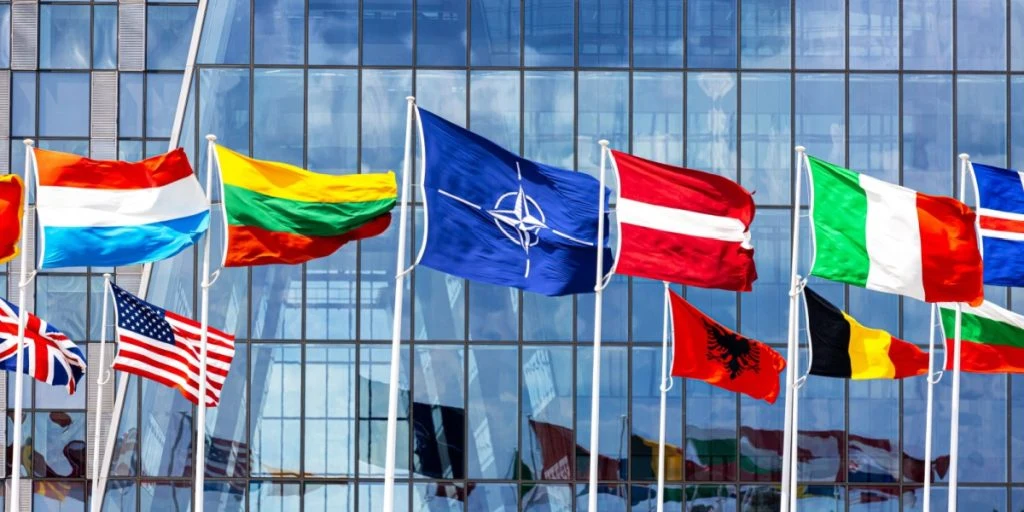 Europa verstärkt Verteidigungsanstrengungen, während die NATO mit Unsicherheit konfrontiert ist