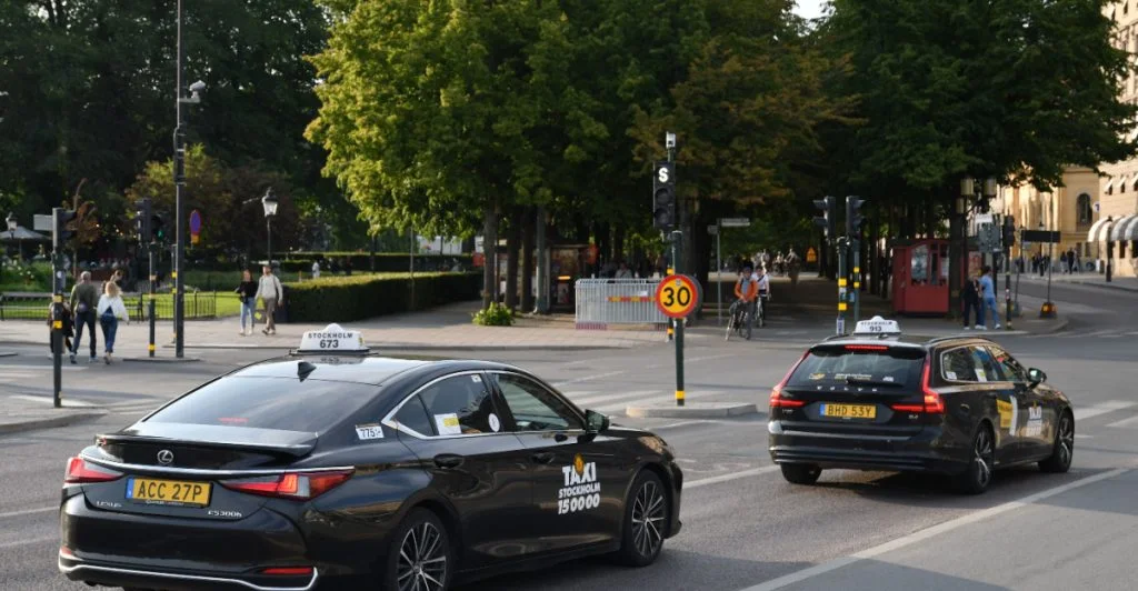 Miljonnotan växer – så mycket kostar politikernas taxiresor