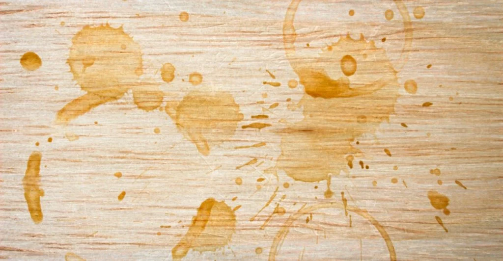 Så får du bort ringar på träbord – med något du redan har hemma”