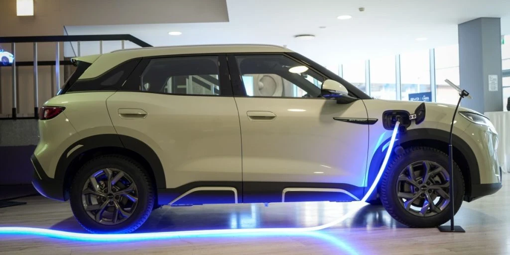 BMW vs BYD: Sammenstød om ultrahurtig opladning af elbiler