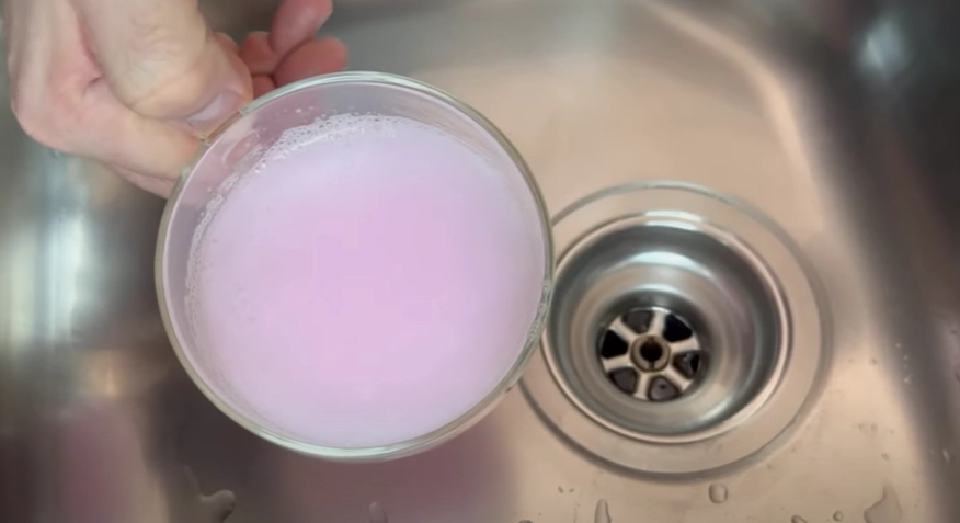 Hvis du hælder dette i afløbet, bliver du fri for tilstopninger med et snuptag