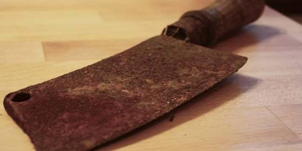 Han købte en rusten kniv for 20 kroner i genbrugsbutik: ‘Nu fortryder sælgeren nok, at han solgte den’