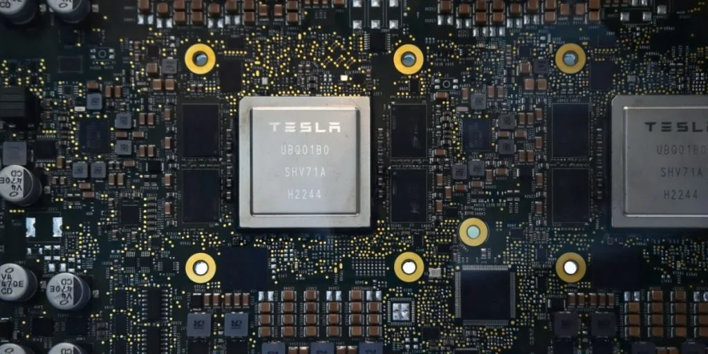 Chip-Wettlauf verschärft sich: Samsung bereitet Massenproduktion von Teslas nächstem KI-Prozessor vor