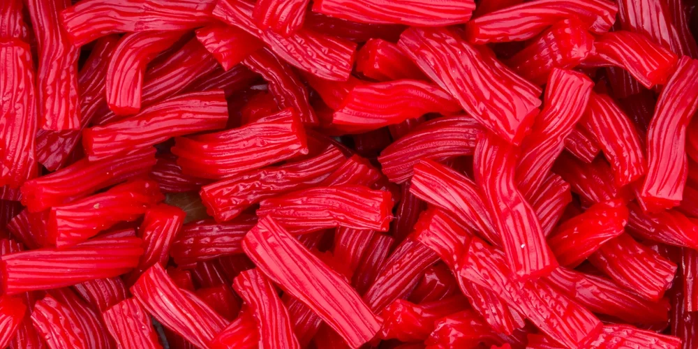 Mand spiste kasseret slik og blev fyret: Nu skal han genansættes med det samme