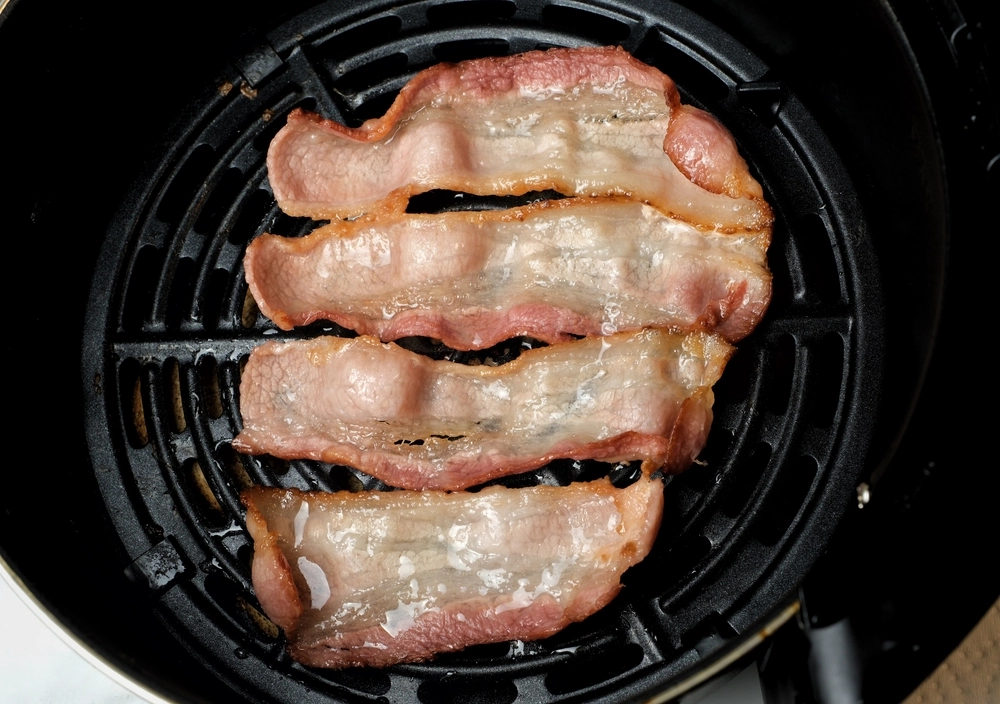 Advarsel: Derfor bør du slutte å steke bacon i airfryer