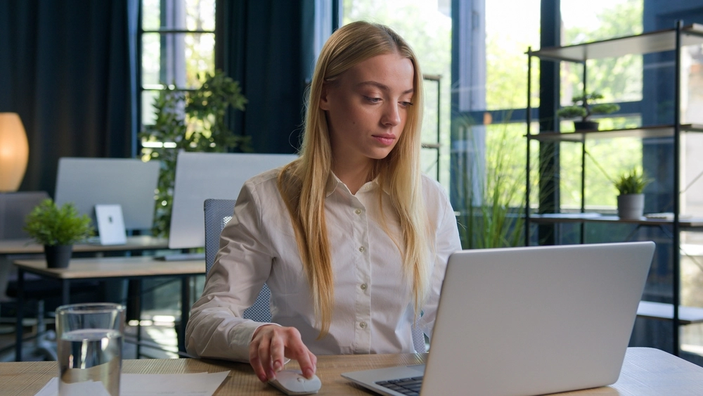 Business,Portrait,Caucasian,Young,Woman,Gen,Z,Student,Girl,Businesswoman,Kvinde,Kontor