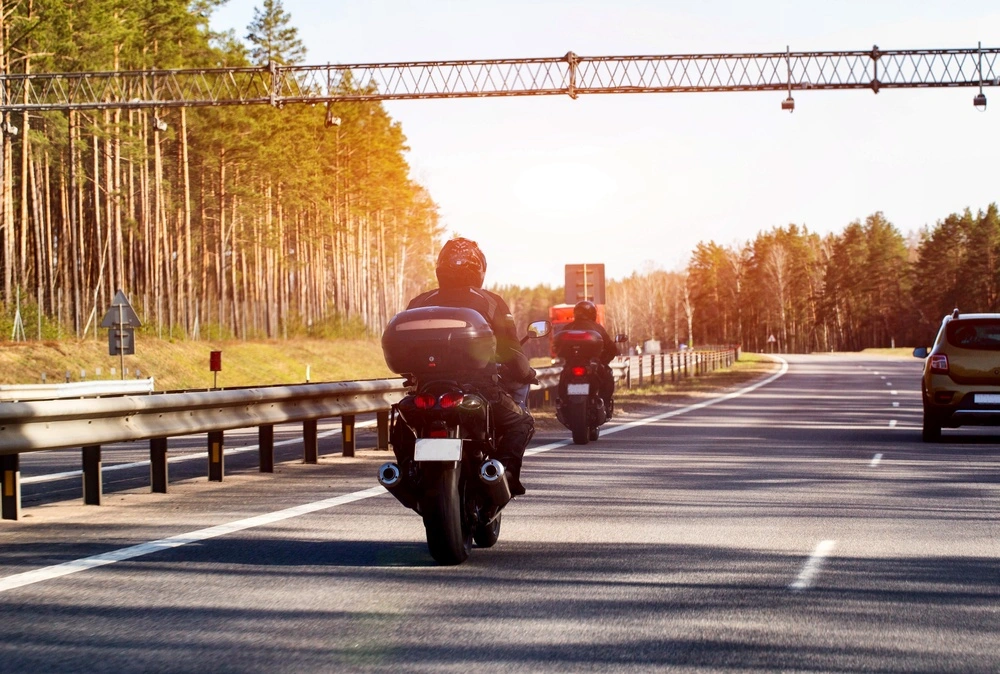 motorsykkel, motorcycle, vei, road, car, bil