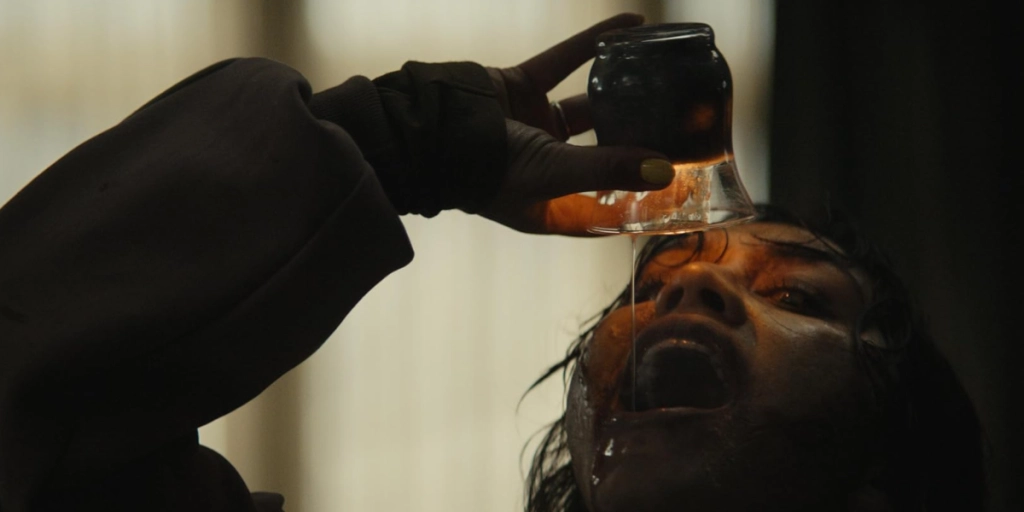 ‘Evil Dead Burn’-trailer lover en blodig familie-komsammen