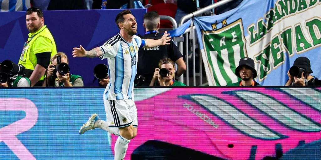 Messi fortsætter stimen: Scaloni har ingen ord for Messi