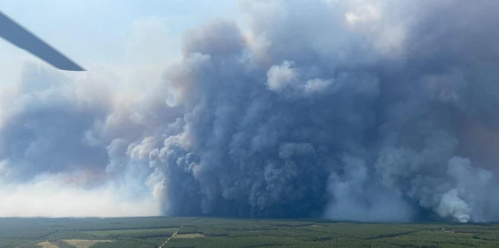 Frankrig ramt af særligt vejrfænomen for første gang: ‘Fire clouds’ er brandmændenes værste fjende