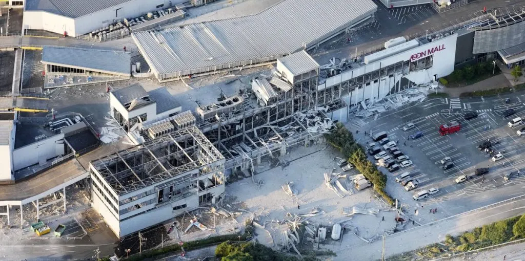Politiet melder ud efter eksplosion i japansk indkøbscenter: Formoder “adskillige” er døde