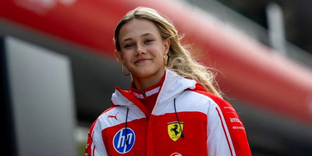Trods problemfyldt sæson: Ferrari støtter Alba Hurup Larsen