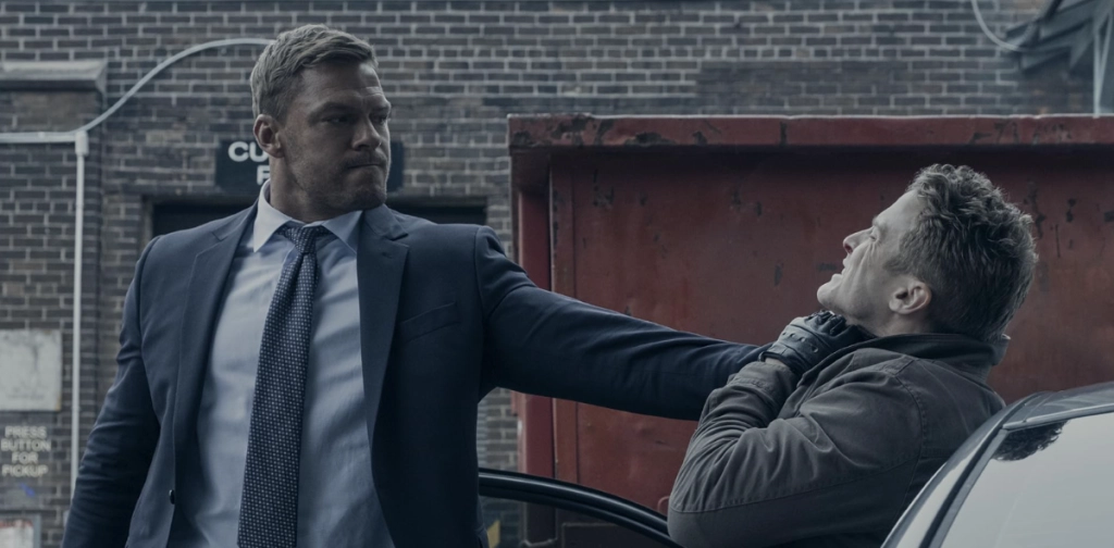 Reacher-stjernen Alan Ritchson er klar med ny actionfilm: Denne gang handler hvert sekund om liv eller død