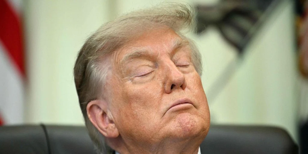 Nu er det sket igen: Trump falder i søvn for åben skærm