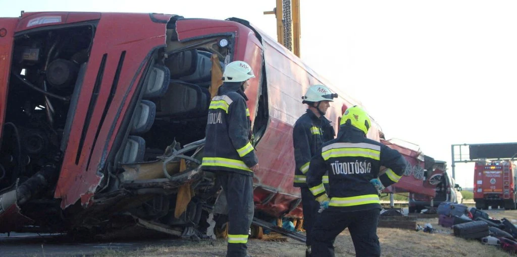 12 personer dræbt i busulykke på motorvej: Nu er der nyt